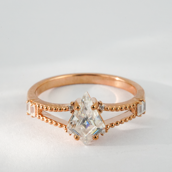 “Chronos Shard”-Kite Moissanite Ring