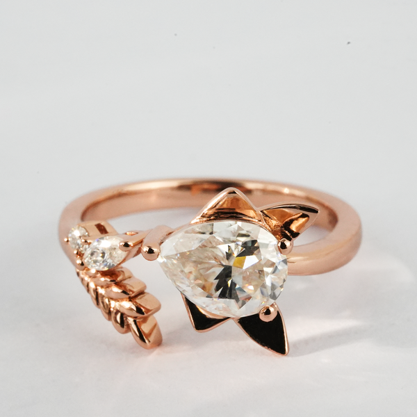 “Aurelian Trickster”-Unique Pear Moissanite Fox Of Love Gold Ring