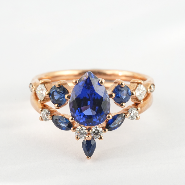 ”Abyssal Monarch“-Luxurious Lab Pear Sapphire With Moissanite Ring Set