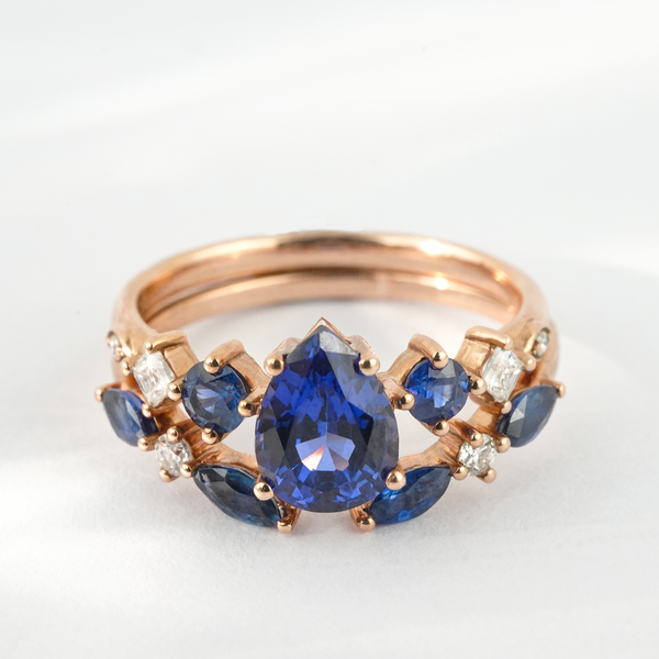 ”Celestial Azure“-Luxurious Pear Lab Sapphire With Moissanite Engagement Ring Set