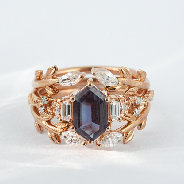 "Éclat Veridian"-Long Hexagonal Lab Alexandrite Leaf Gold Engagement Ring Set
