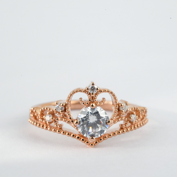 “Coronation Kiss”-Vintage Hollow Jewelry Round Cut Moissanite Crown Engagement Ring